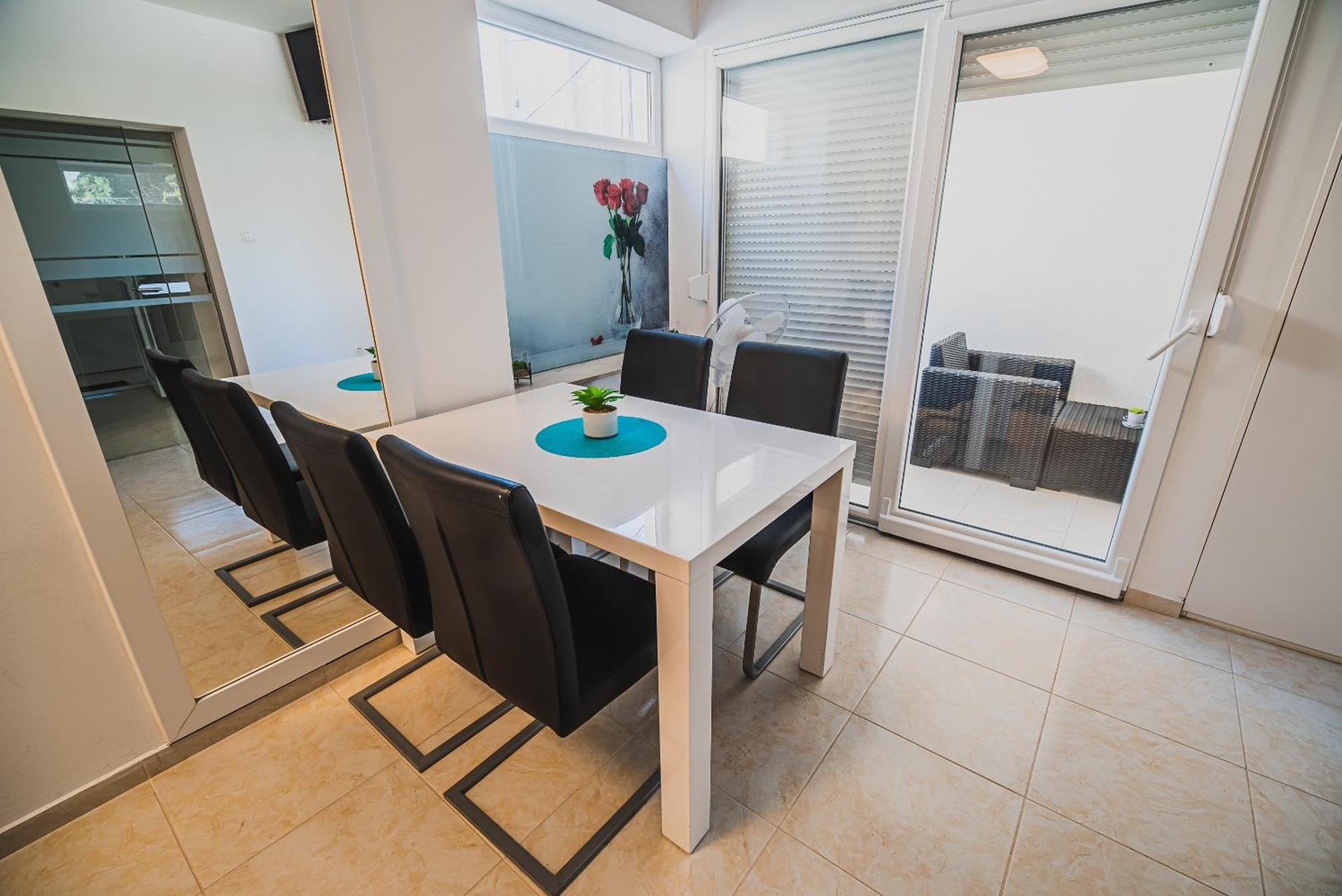 Downtown Park Apartments With Balcony Vodice Habitación foto